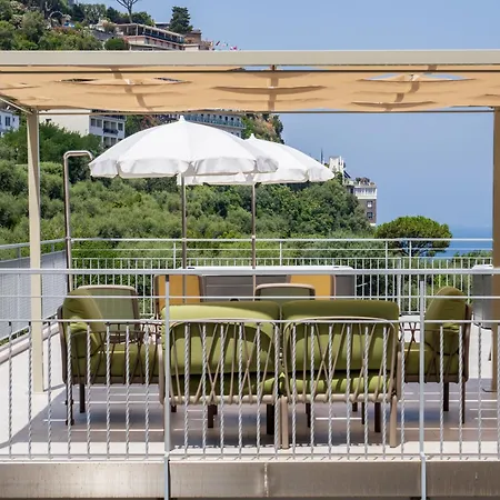 Futura Funky House - De Vivo Realty